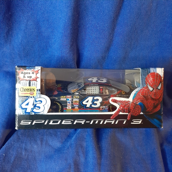 💯RARE 2007 #43 Bobby Labonte Cheerios Spiderman 1/64 Diecast 🇨🇦12.50 Can Ship - Picture 2 of 16